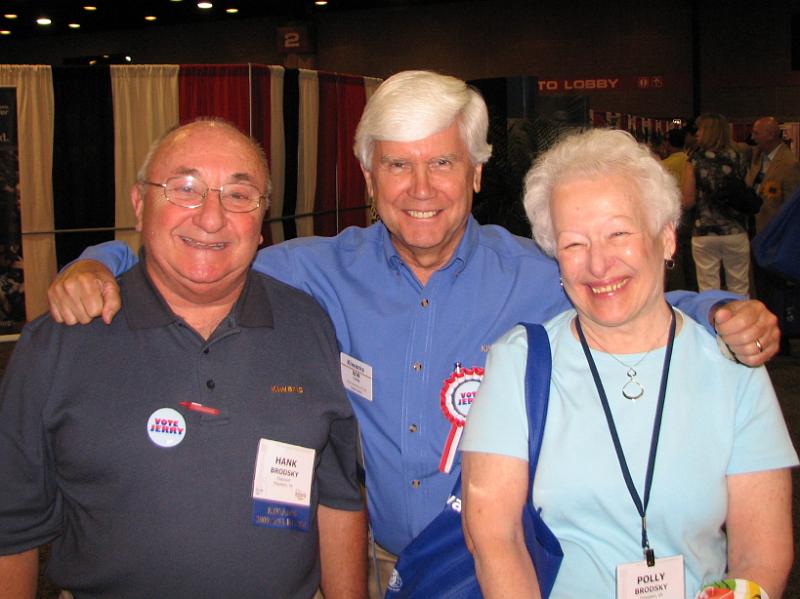 IMG_3655.JPG - CDK Foundation Past President Hank Brodsky and Polly share a moment with Past Governor Bob Cressy.
