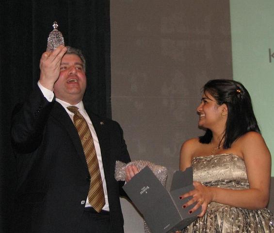 IMG_6487.JPG - Paul was given a very nice Waterford Crystal dome of the United States Capital as a remembrance of their visit.