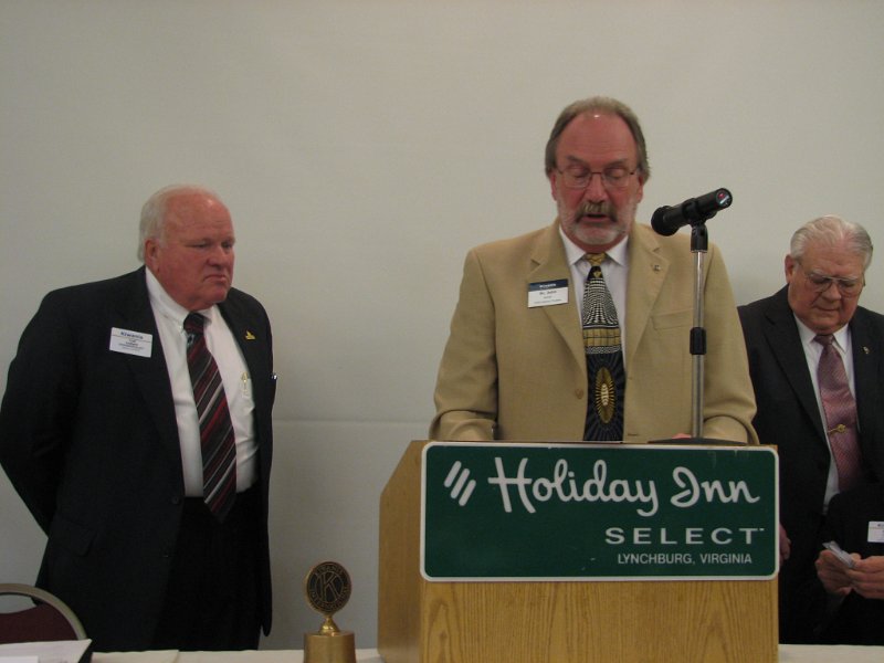 IMG_2033.JPG - KI Trustee Dr. John Button installs 2010-2011 Capital District Gov. Desig., Tom Varner