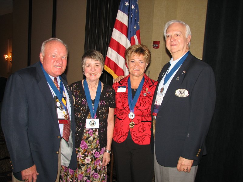 099.JPG - Gov. Tom Vaner, Lin Varner, KI Trustees Jane Erickson and Jerry Peuler.