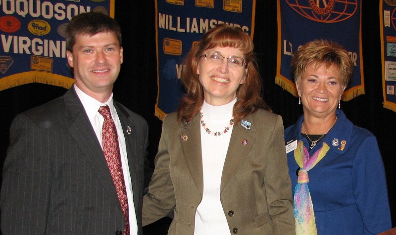 164.JPG - With the 2010-11 team retired and the 2011-12 team of LGs and regional trustees installed, you are presented with your top Capital District leaders.Governor Designate Jeff Wolff, Governor-Elect Designate Carolyn Richter with installation by Kiwanis International Trustee Jane Erickson. Well done. Congratulations!